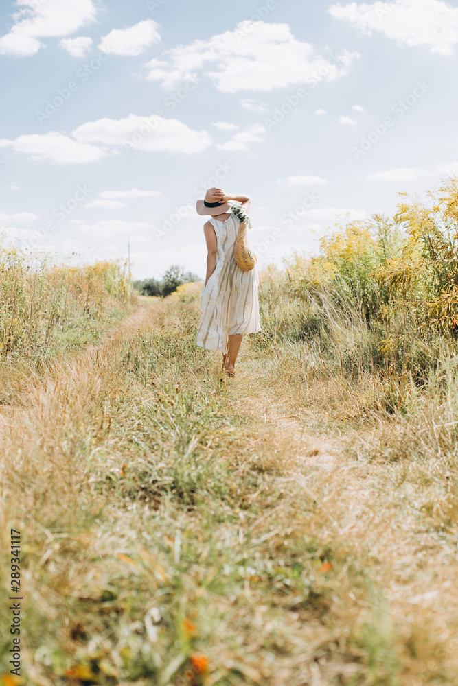 woman natural clothes eco mesh string bag wildflowers woman natural clothes eco mesh string bag wildflowers