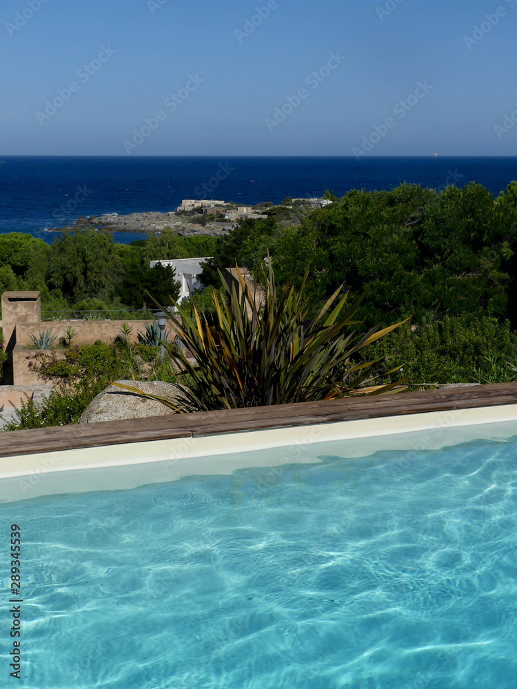 piscine et mer en Corse