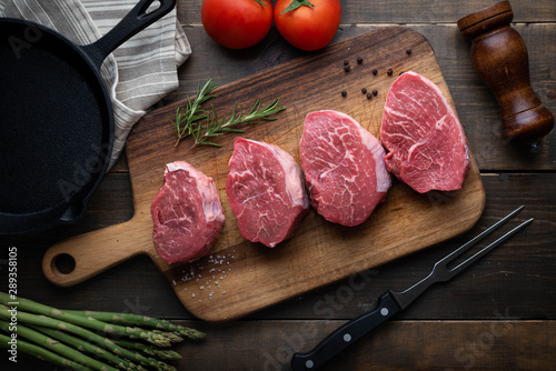 Bild auf Leinwand raw beef tenderloin on wooden cutting board