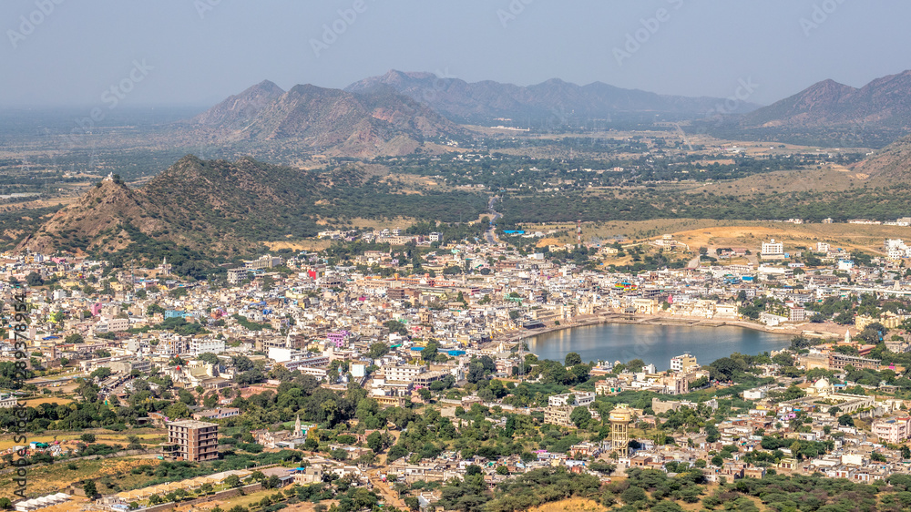 Lake in the middle of the Indian holy city of Pushkar