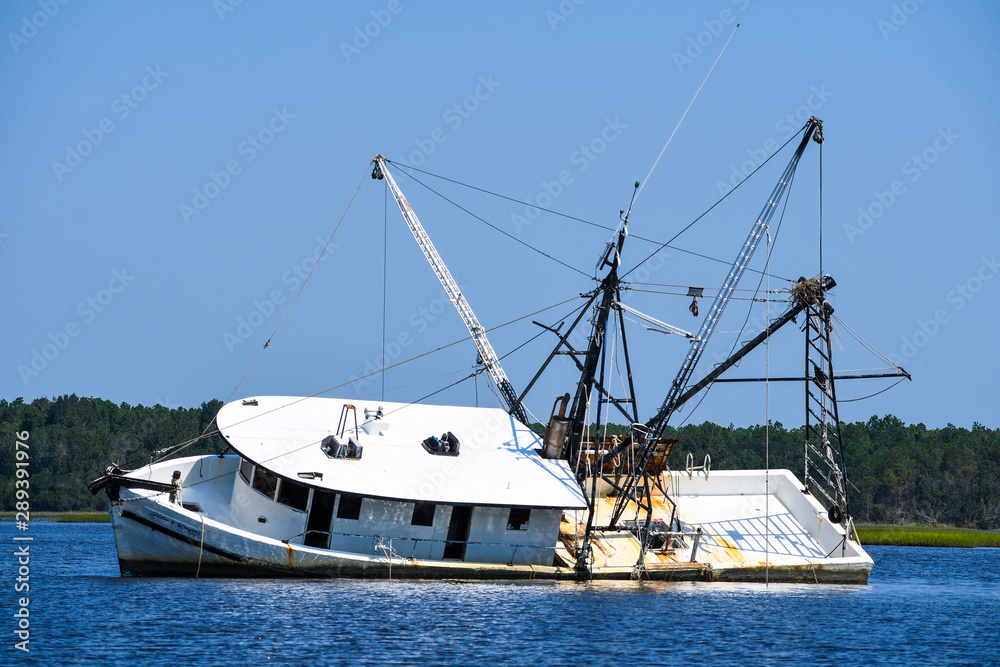 Naklejka premium Shipwrecked Shrimpboat