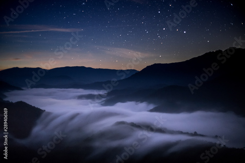 枝折峠から星空と滝雲