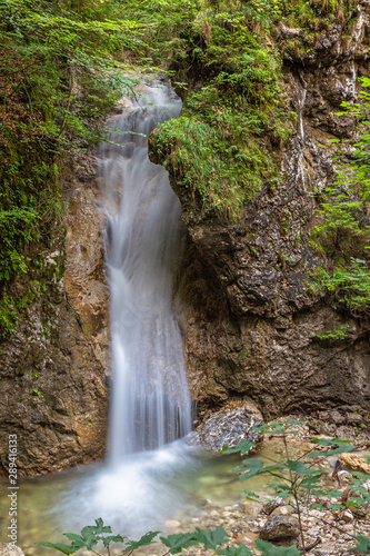 Wasserfall in der Schleifm  hlenklamm in Unterammergau