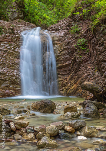 Wasserfall in der Schleifm  hlenklamm in Unterammergau