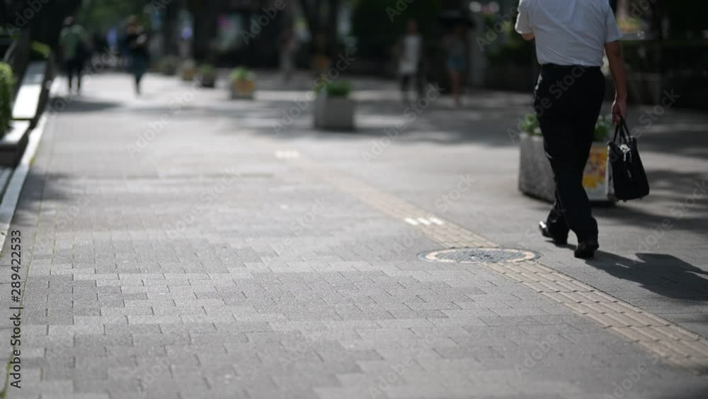 都市部の道の日常風景