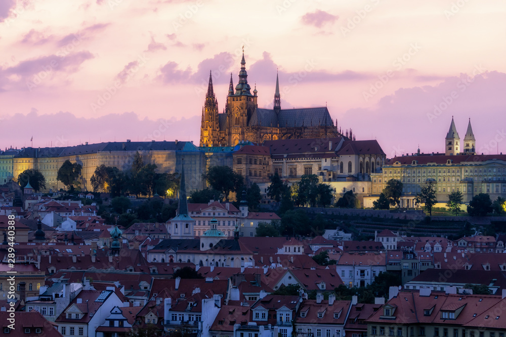 Fototapeta premium prague castle illuminated sunset view