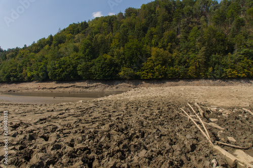 Stausee Thurnberg ohne Wasser, zwecks Reparaturen Wasser abgelassen.  photo