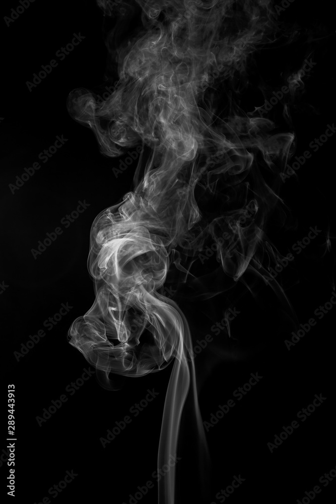 Obraz premium White smoke on dark background