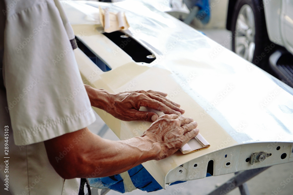 Obraz premium man Car repair in service