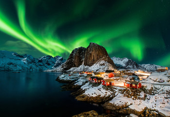 Papier peint photo Lofoten Aurores boréales au-dessus de Hamnoy  © Piotr Krzeslak