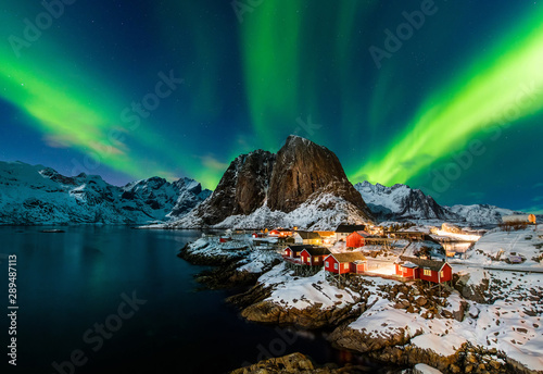Schilderij op canvas Aurora borealis over Hamnoy in Norway