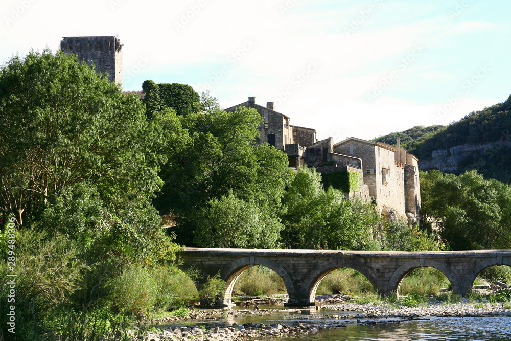 le pont médiéval de Montclus dans le Gard