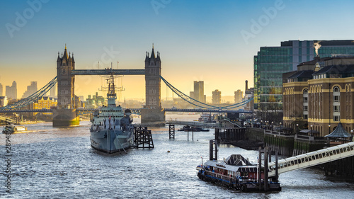 Fotografie HMS Belfast and Tower Bridge, London