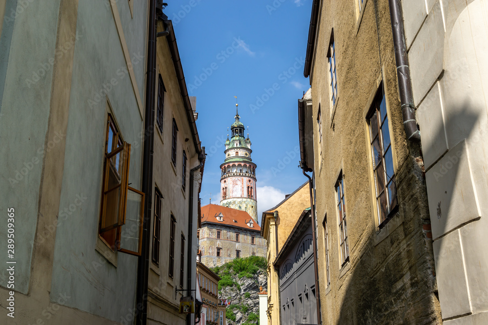 cesky krumlov castle tower and alleyway