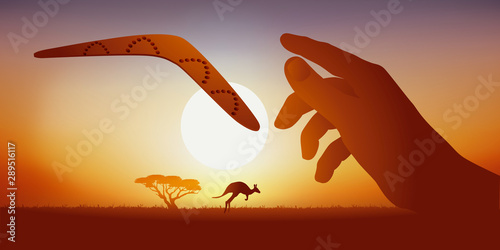 Concept de l’agilité, avec le bras d’un arborigène qui lance un boomerang dans un paysage désertique australien où cours un kangourou. photo