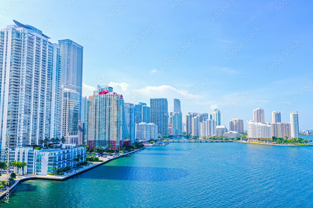 Naklejka premium Miami Downtown Brickell Skyline Florida