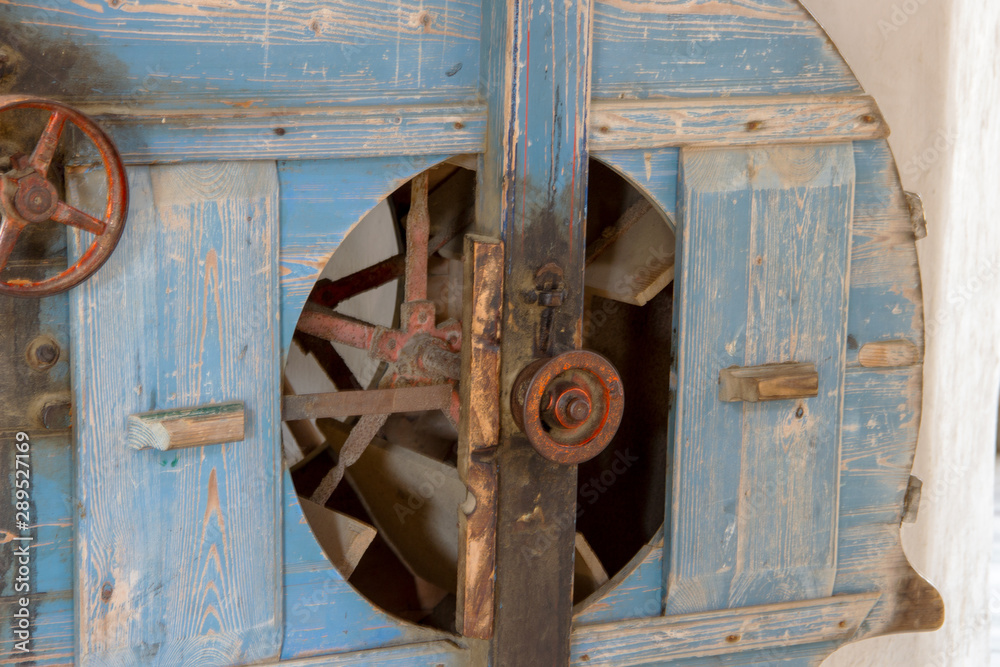 Mechanik in einer alten Windmühle