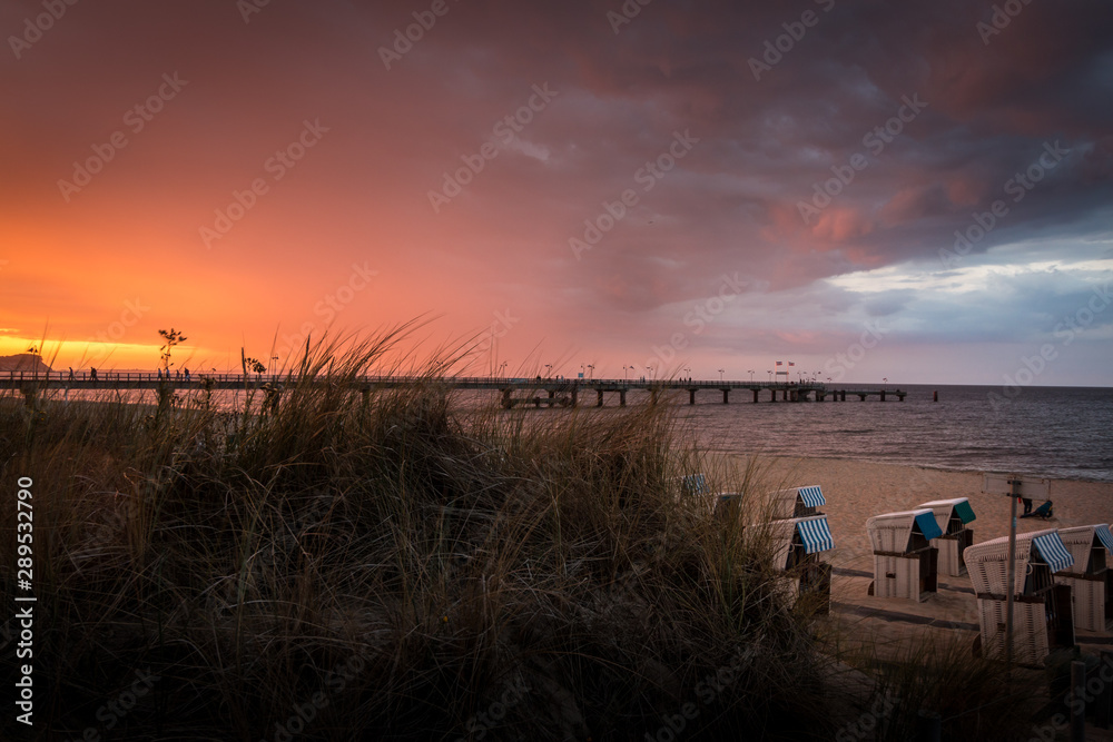 Sonnenuntergang am Nordstrand in Ostseebad Göhren auf der Insel Rügen Sonnenuntergang am Nordstrand in Ostseebad Göhren auf der Insel Rügen