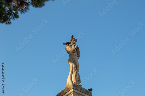 statue of  bellini park