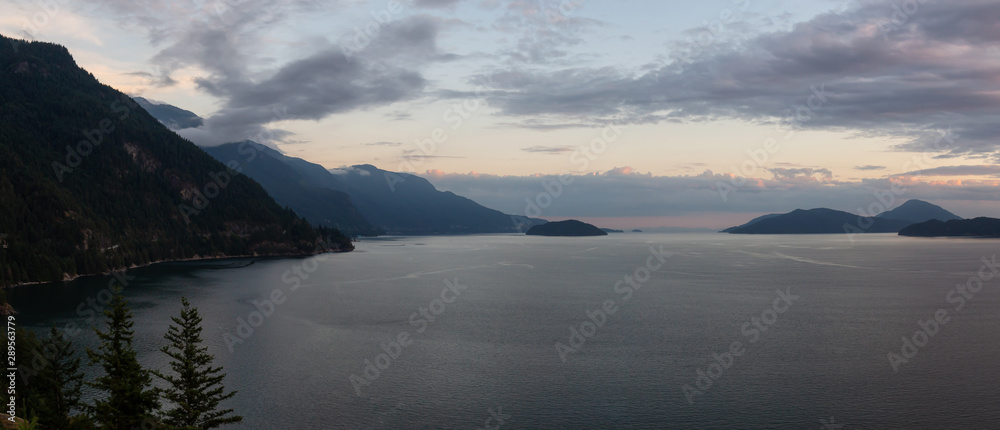 Obraz premium Beautiful Panoramic View of Howe Sound during a colorful summer sunset. Taken North of Vancouver, British Columbia, Canada.