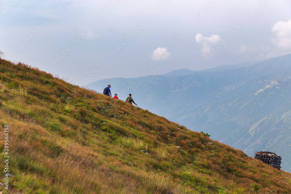 Obraz premium Tourists walking along the ridges of the mountains in the Tatras