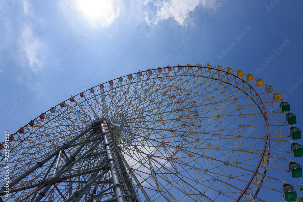 天保山の観覧車と青空