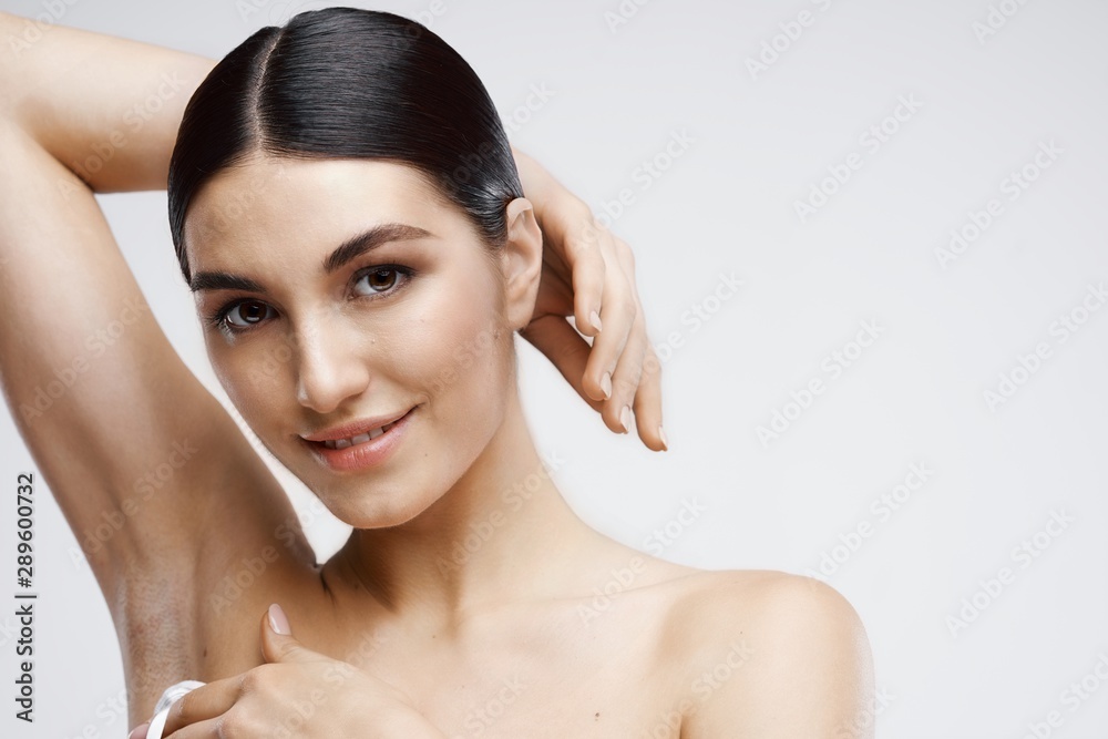 Naklejka premium portrait of young woman