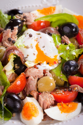 Nicoise salad with eggs and tuna