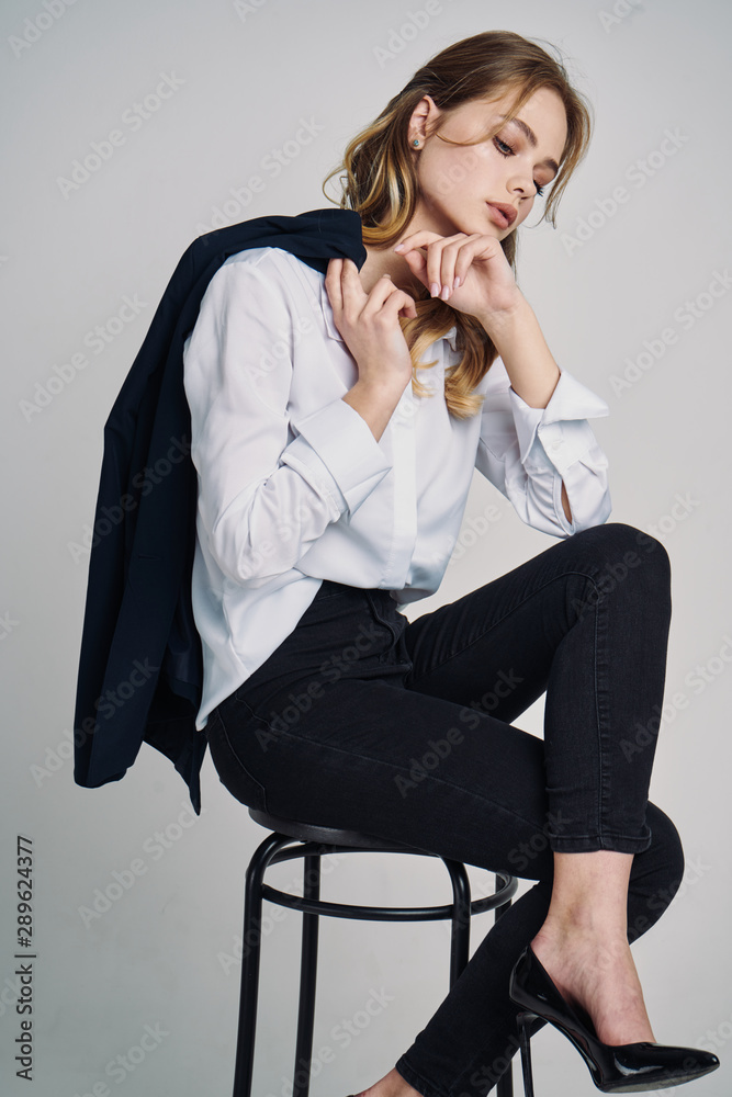 business woman talking on the phone business woman talking on the phone