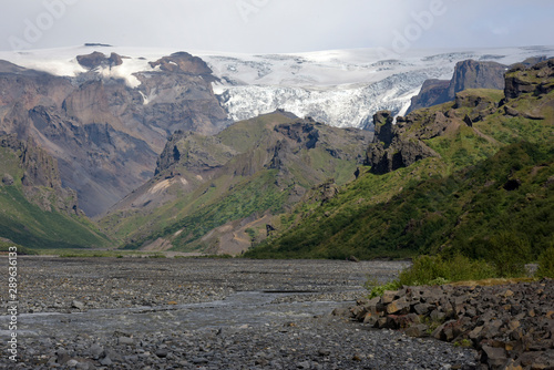 Obraz na plátně Tal Thorsmörk im Süden Island - durch das Schmelzwasser der Gletscher Tindfjalla