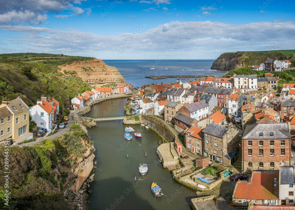 Fototapeta premium Staithes, North Yorkshire Coastal Scene