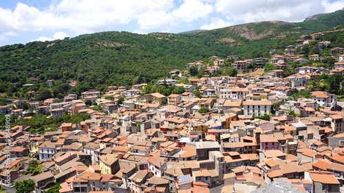 Le village de Santu Lussurgiu, Sardaigne, Italie photo