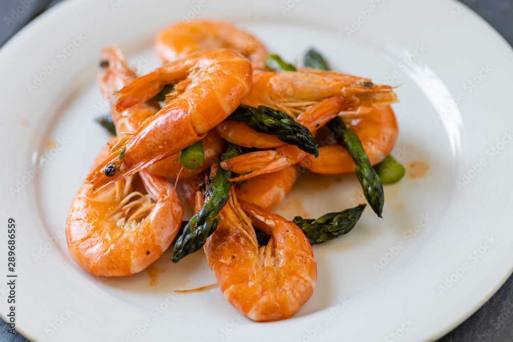 grilled prawns with green asparagus grilled prawns with green asparagus