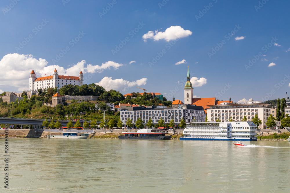 Obraz premium Bratislava castle and Danube river, Slovakia