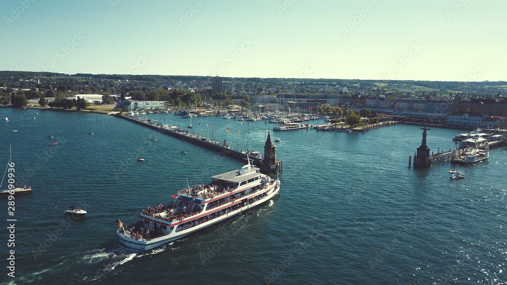Fototapeta premium Blick auf den Hafen in Konstanz