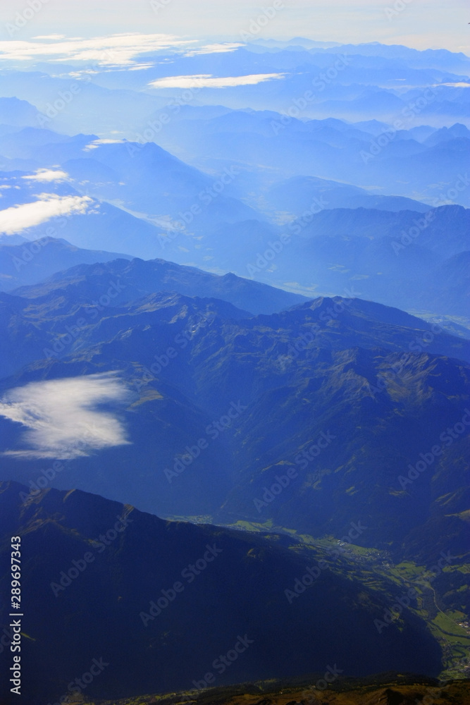 Obraz premium Mountains from an airplane window