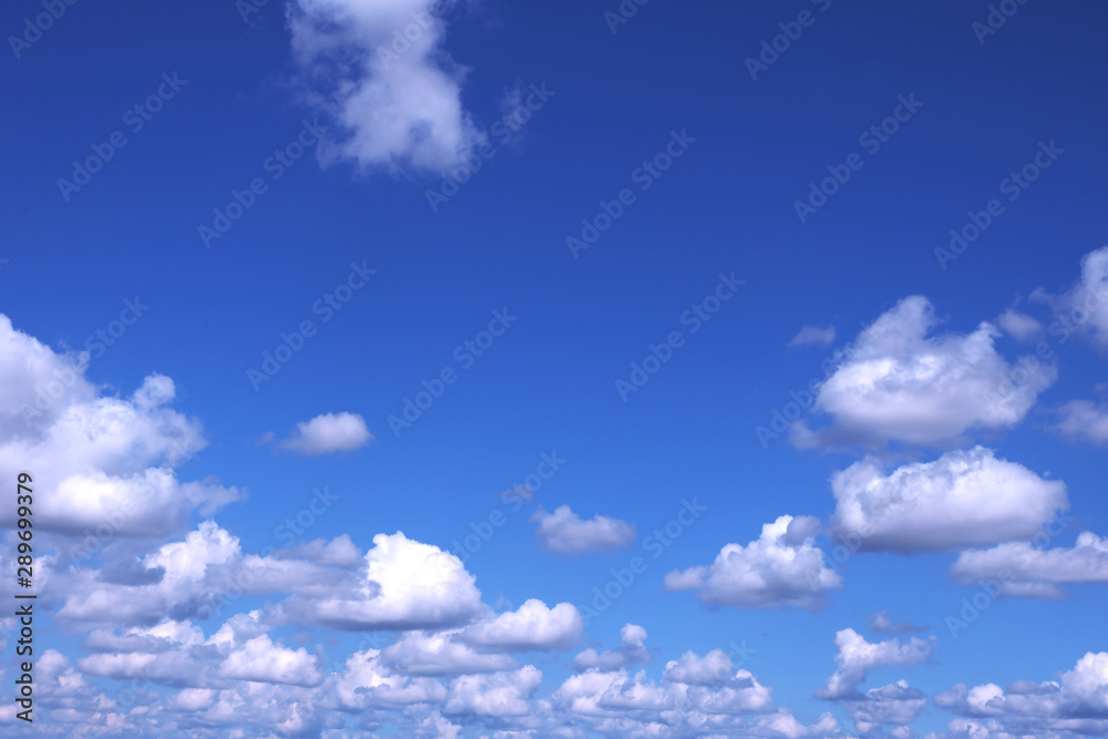 Obraz premium Blue sky with clouds