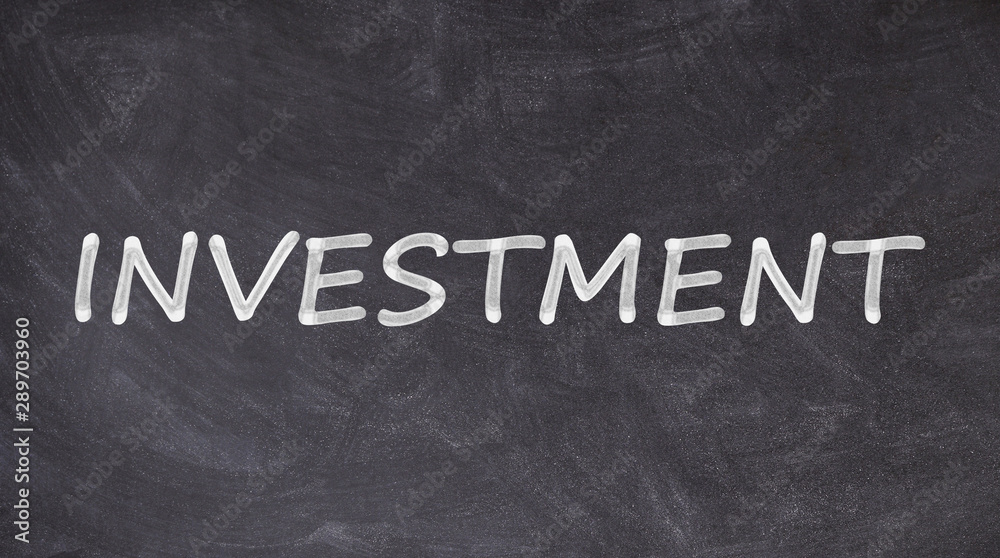 Fototapeta premium Investment text written on blackboard