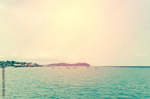 Cuadro en lienzo Tropical sea and island. vintage filter