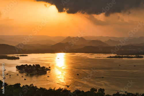 Fotografia Aerial View of Jag Mandir, Lake Pichola, Udaipur, Rajasthan, India