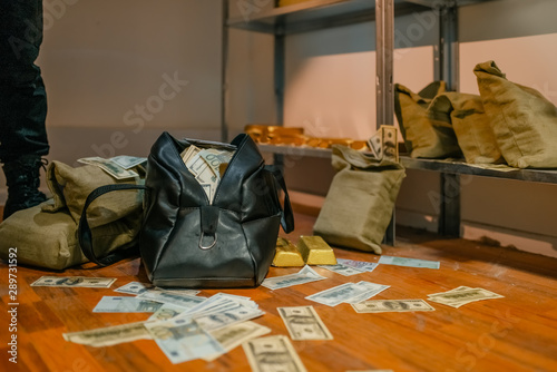 Tableau sur toile Bank robbery, bags full of money and gold