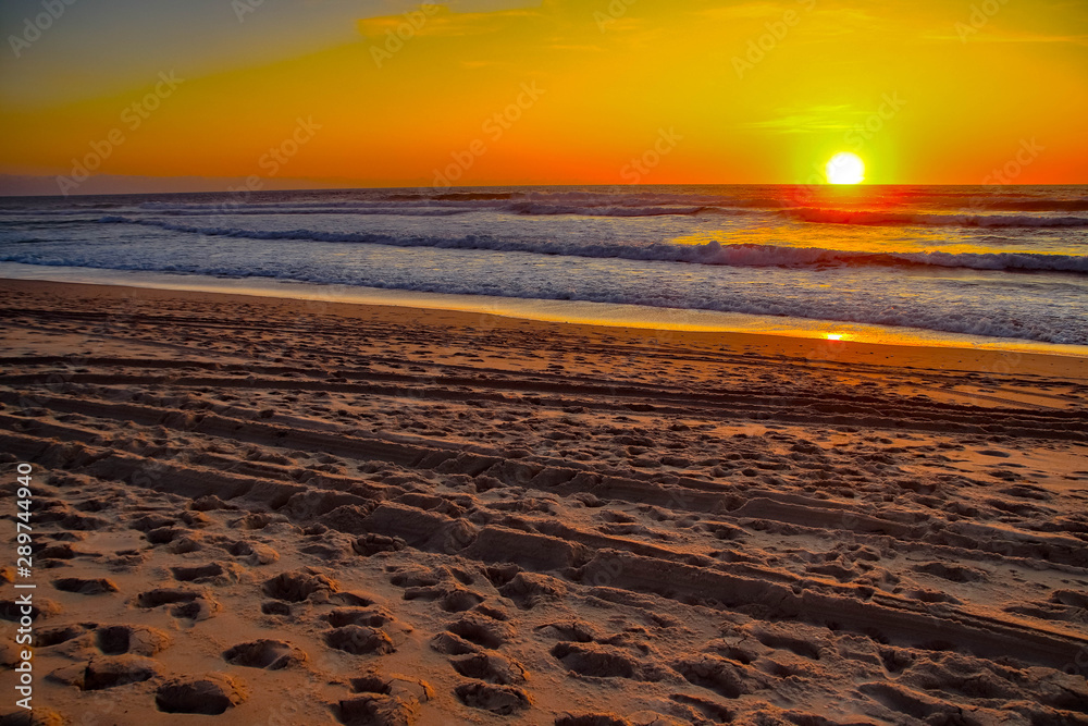 Obraz premium Anochecer playa Vieux Boucao Landas Francia