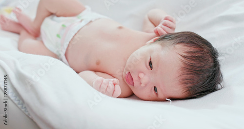 Obraz na płótnie Asian new born baby sleeping w salonie