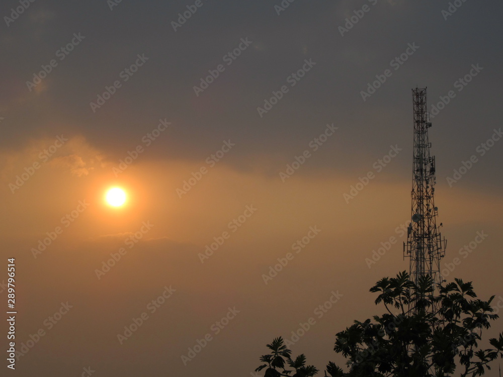 Naklejka premium sunset in city