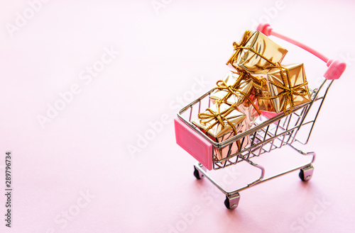 Shopping cart with gift boxes