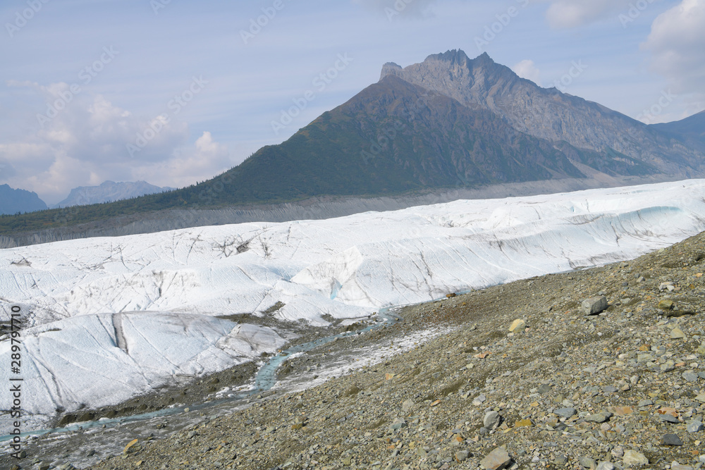 Der Root Gletscher bei Kennecott - dieser Gletscher  ist einer der wenigen in alaska, die leicht erreichbar und gut begehbar sind, Steigeisen werden trotzdem empfohlen