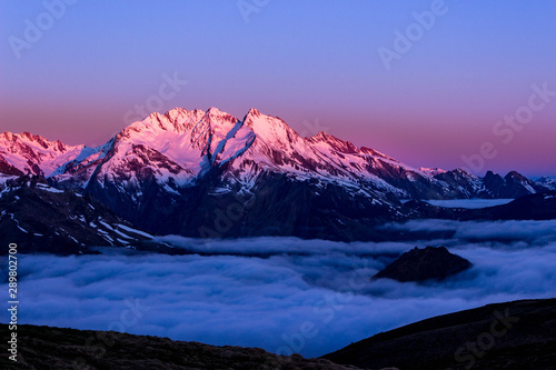 Lever de soleil sur les pyrennées
