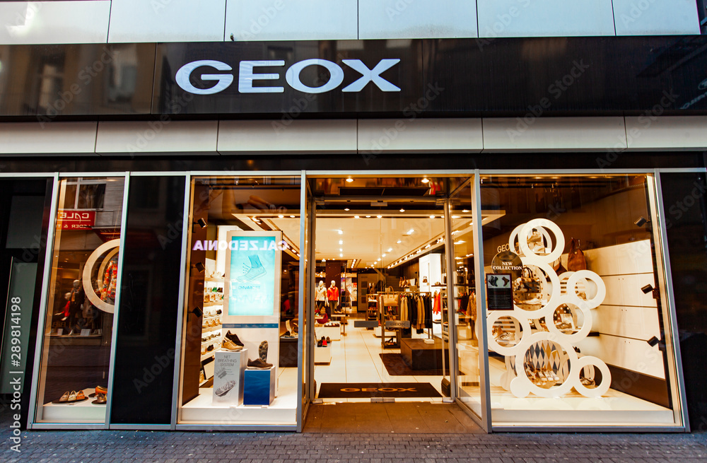 Gemidos Diverso pasatiempo Detail of Geox store in Cologne, Germany. Geox is an Italian shoe and  clothing brand founded at 1995. Stock Photo | Adobe Stock