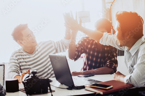 Εκτύπωση καμβά Happy Business people showing team work - Image