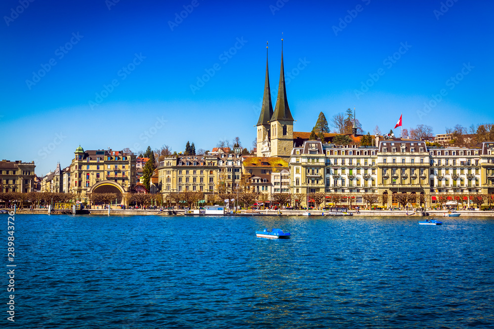 Obraz premium View from Lake Lucerne to Lucerne old town buildings, Switzerland